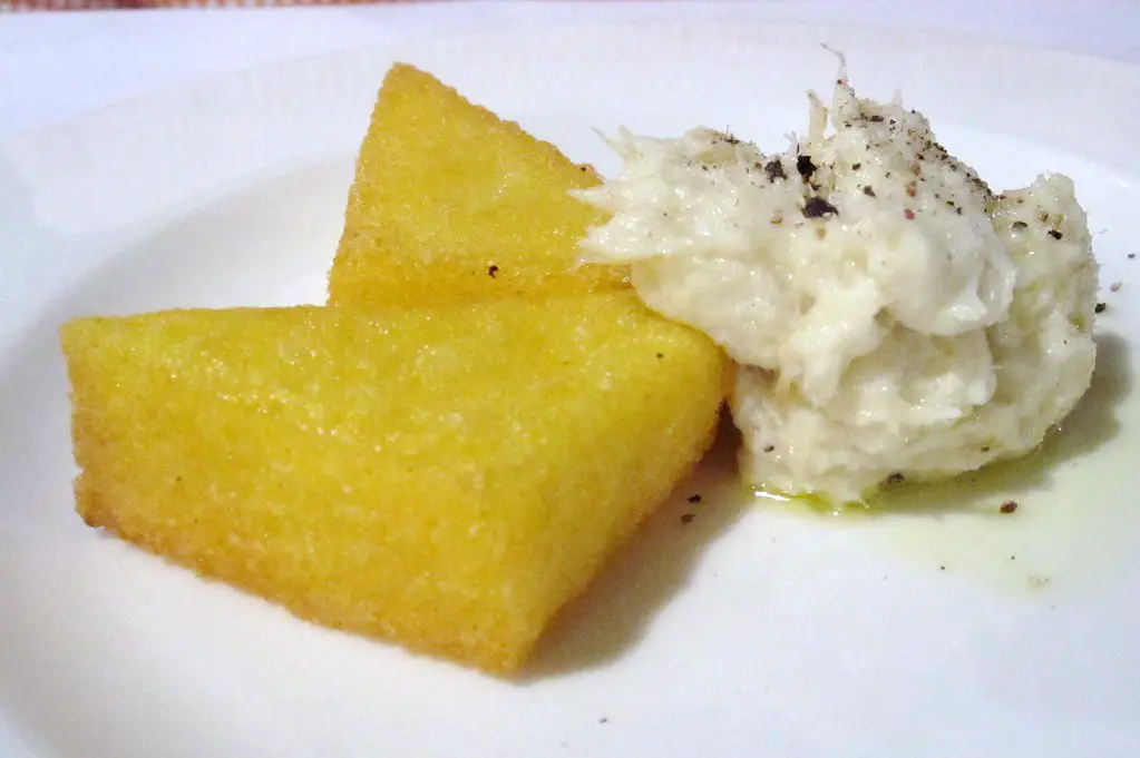 Fried polenta with creamed cod