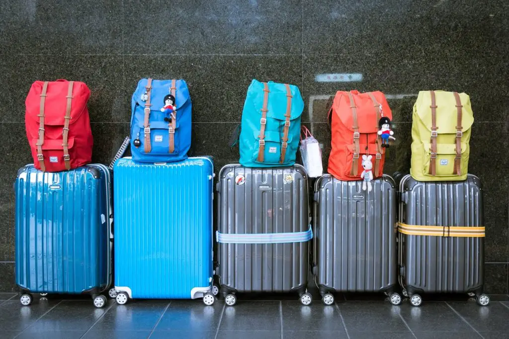 where to store your luggage in italy