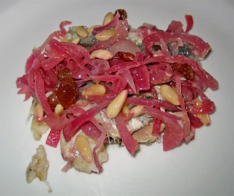 Red onions sarde in saor