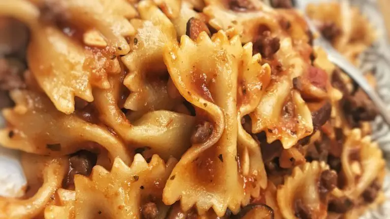 farfalle with ragù alla bolognese