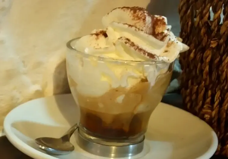 Affogato al caffè coffee with ice cream