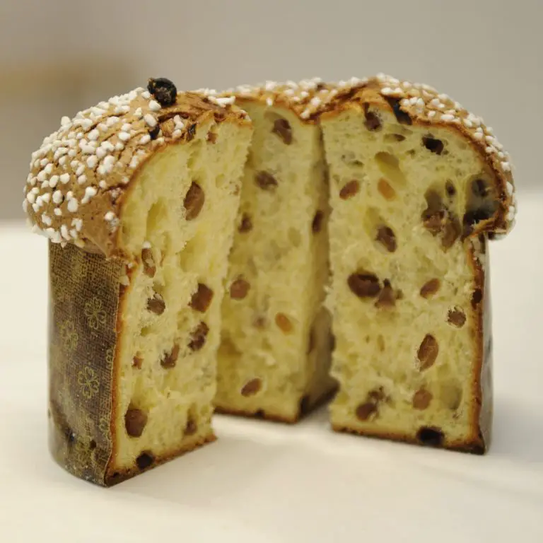 how to serve Panettone