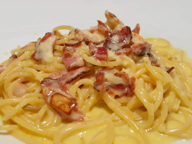 Foods to try in Rome Carbonara pasta