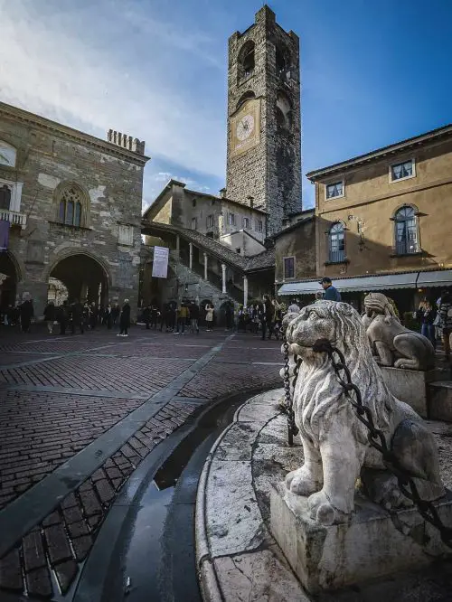 Piazza Vecchia: Contarini fountain and the Clocktower