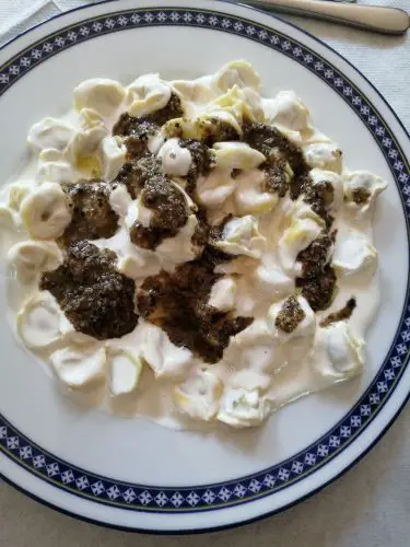 tortellini with cream and truffle